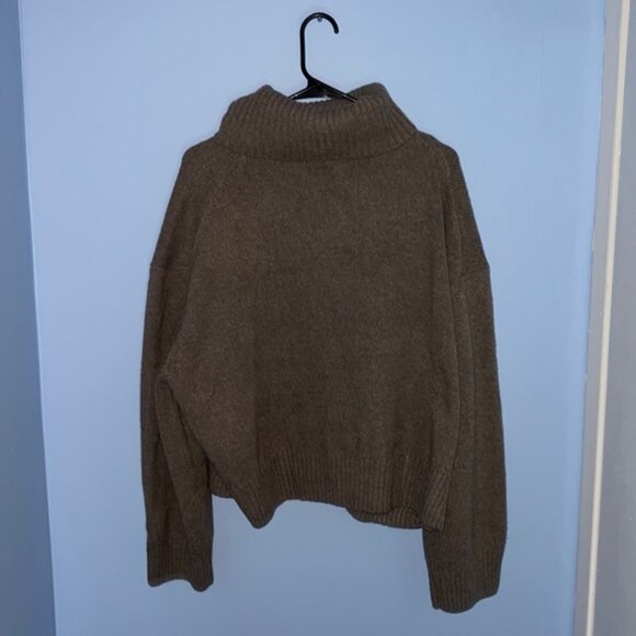NWT! H&M Turtleneck Sweater - Picture 2 of 5